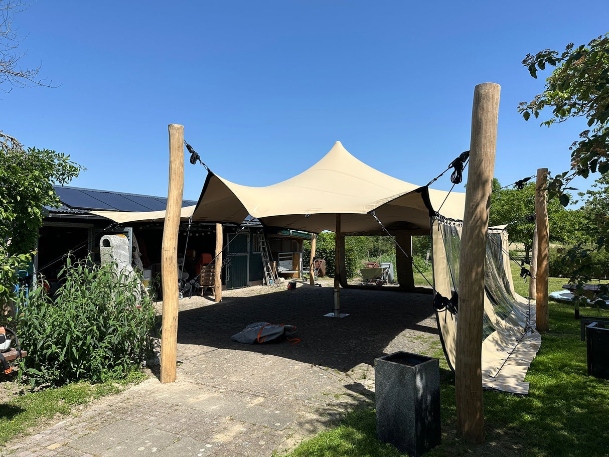 Fixed robinia pole on a stretch tent