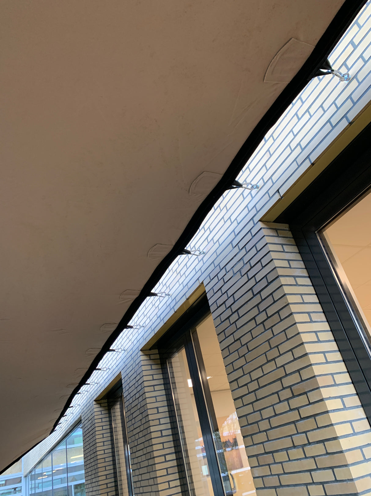 Muurverankering opbouw stretchtent